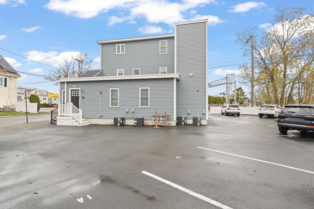 492 Cabot Street, Unit 1A Beverly, MA 01915 - Photo 4 of 40