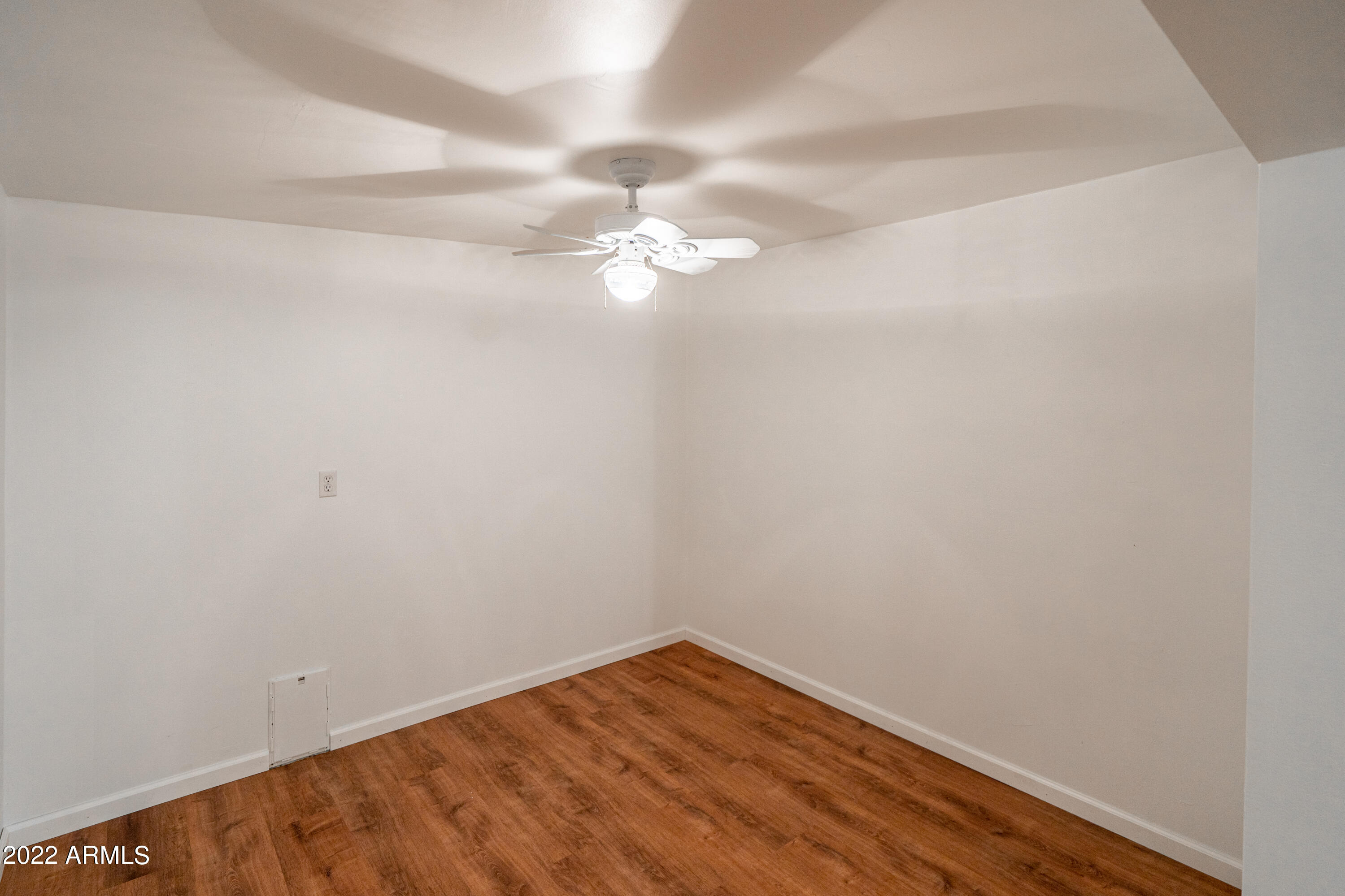 2704 East Phelps Road Phoenix, AZ 85032 - Photo 11 of 22 _DSC3441-HDR