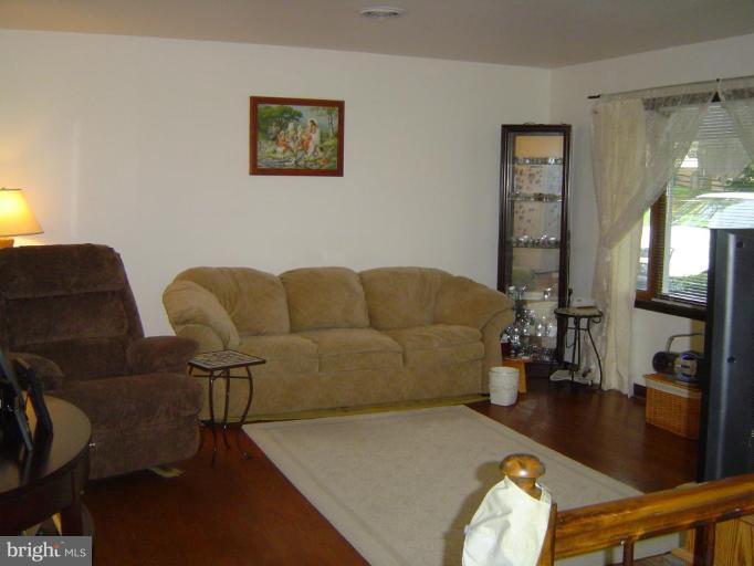 607 Prospect Road Mount Airy, MD 21771 - Photo 3 of 15 Living Room