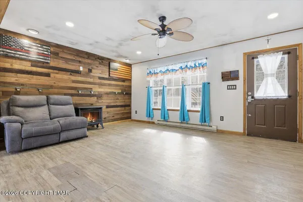a view of a livingroom with furniture and a ceiling fan