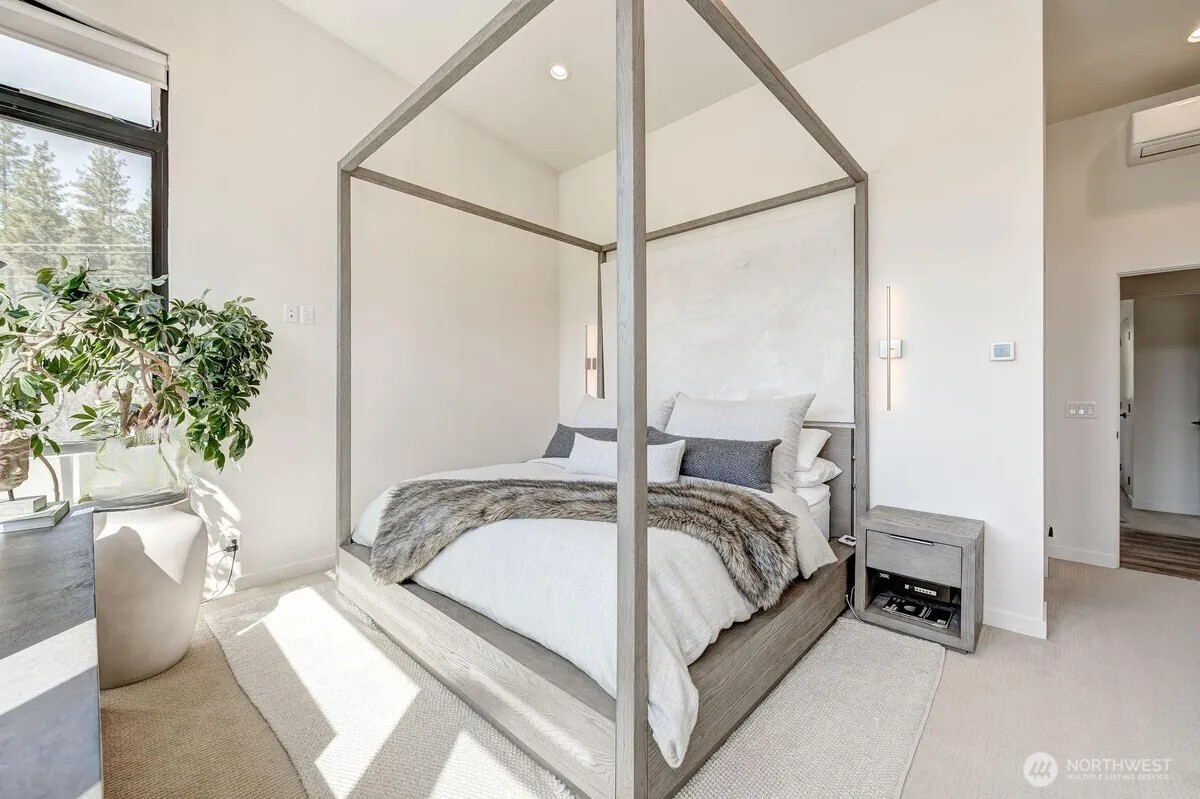 10695 Eagle Creek Road Leavenworth, WA 98826 - Photo 24 of 39 a bedroom with a bed and a potted plant