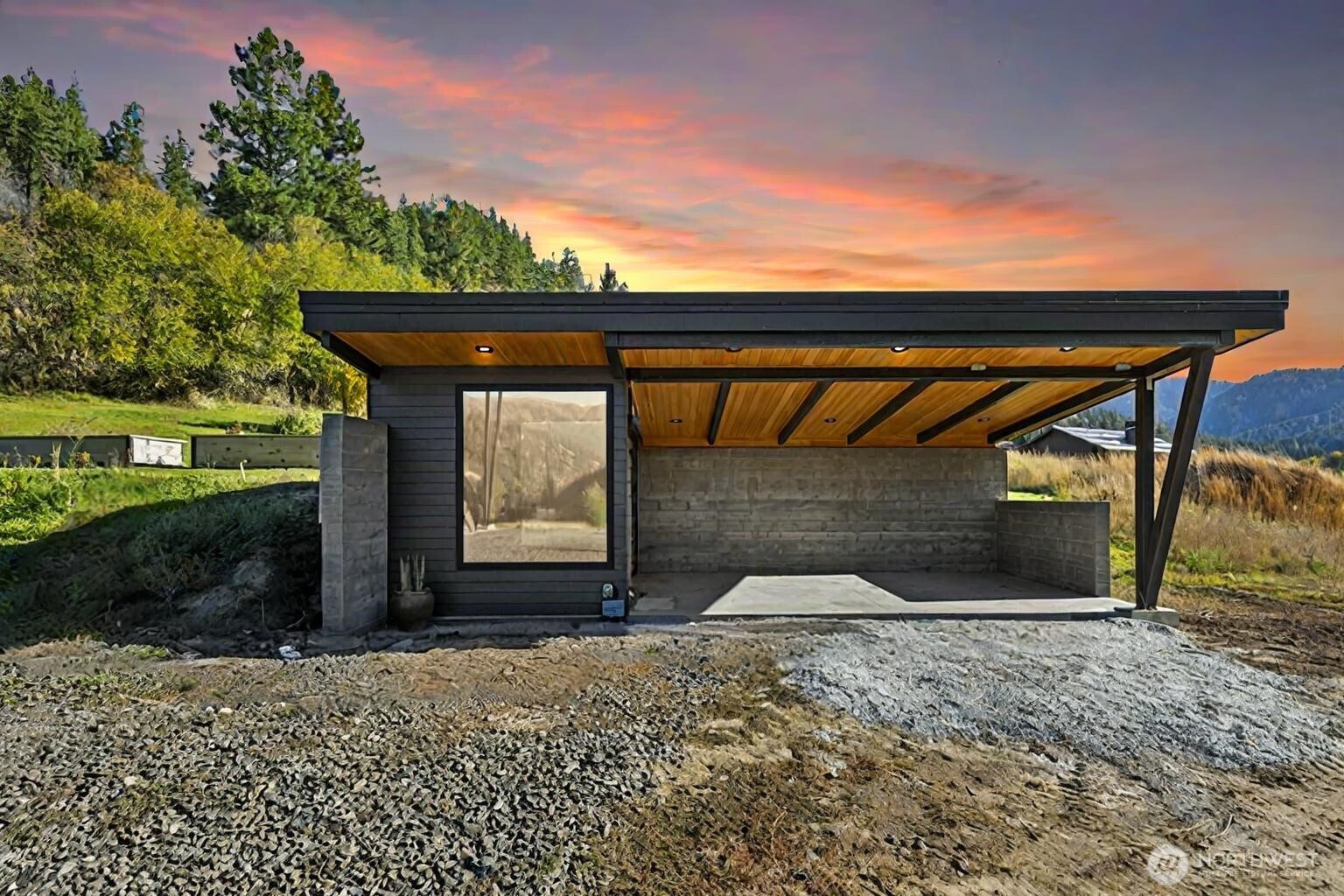 10695 Eagle Creek Road Leavenworth, WA 98826 - Photo 28 of 39 a front view of a house with a yard