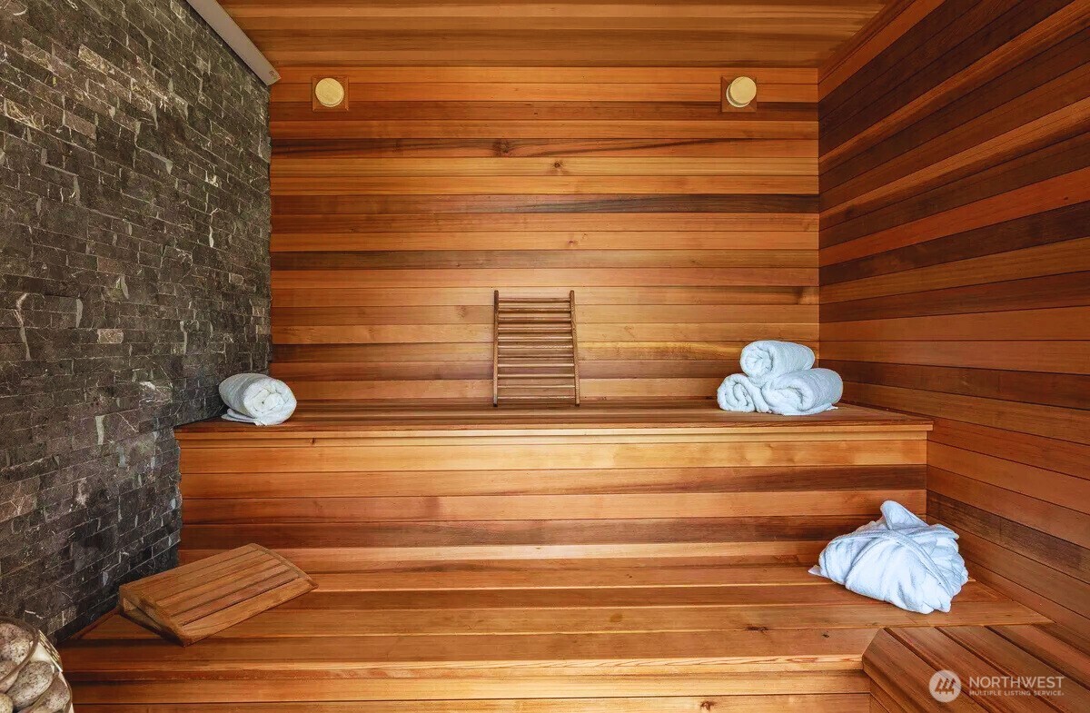 10695 Eagle Creek Road Leavenworth, WA 98826 - Photo 32 of 39 a view of a livingroom with wooden floor and a window