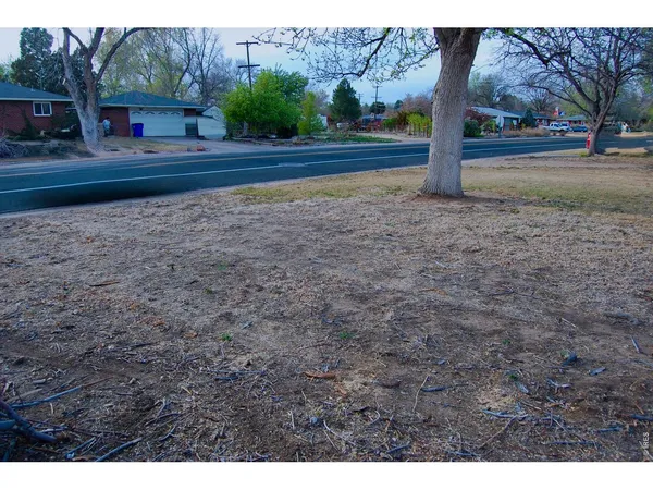a view of a tennis ground with a large park