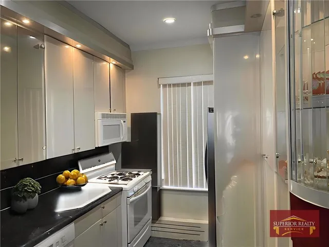 $1,800,000 | 34 Amherst Street | Manhattan Beach