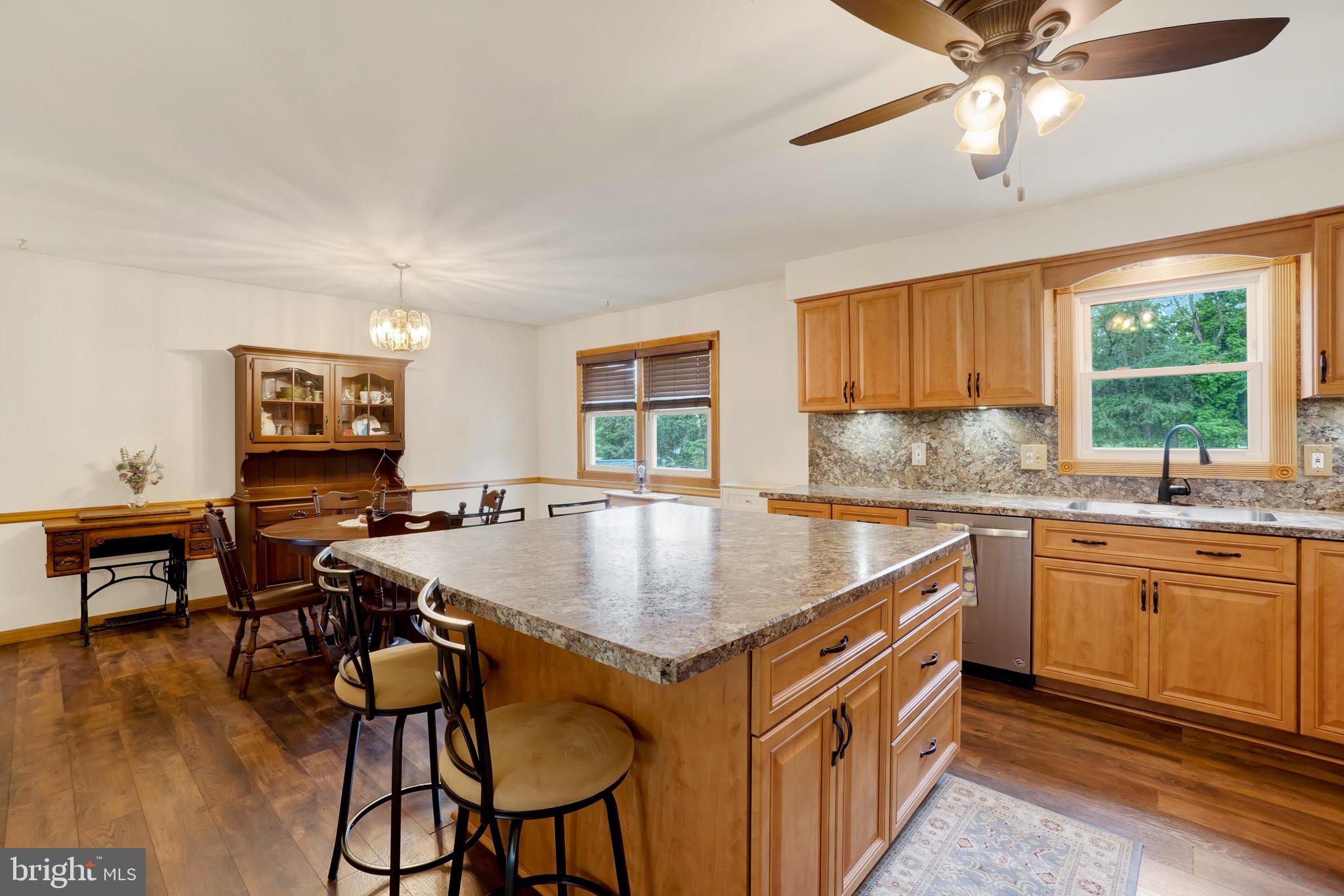 836 Elham Drive York, PA 17406 - Photo 8 of 29