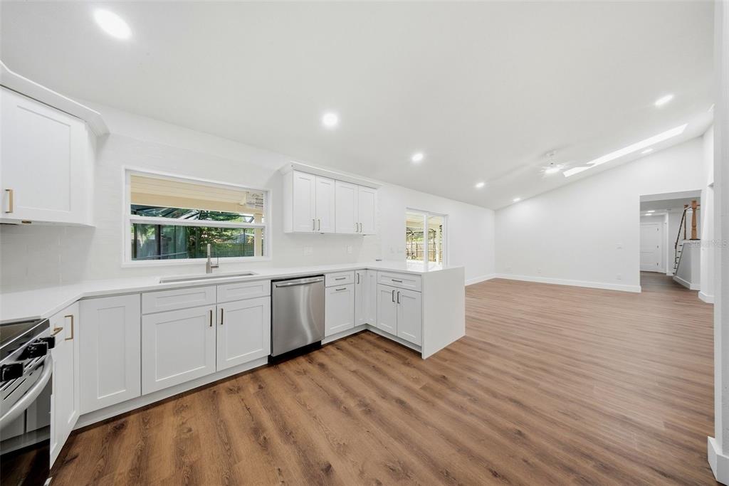 2104 Doefield Court Valrico, FL 33596 - Photo 9 of 40