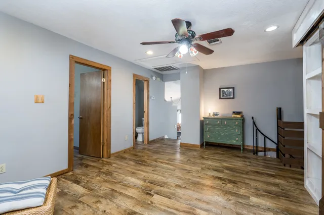 a view of livingroom with furniture