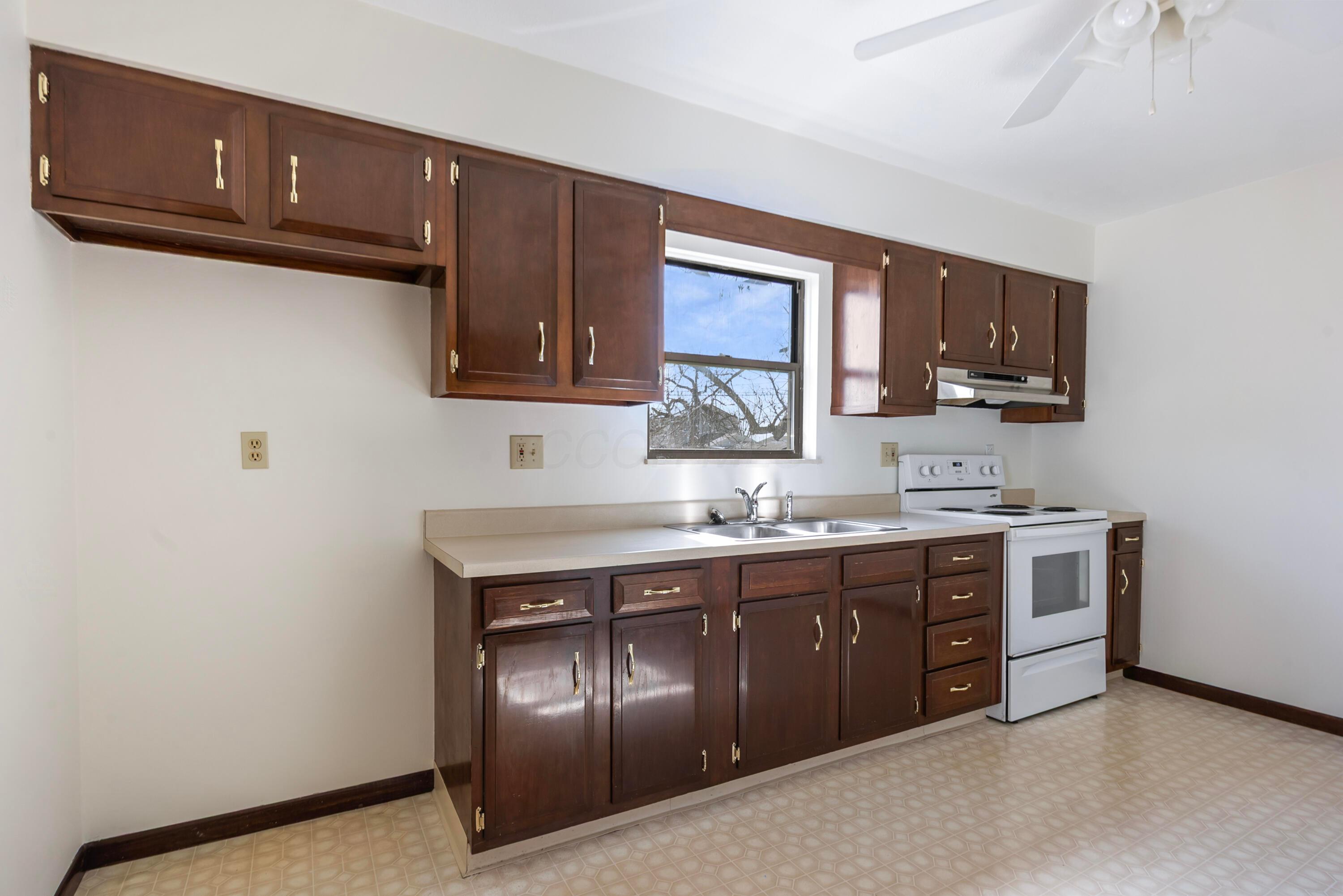 2291 East Howard Road Obetz, OH 43207 - Photo 6 of 43 Kitchen
