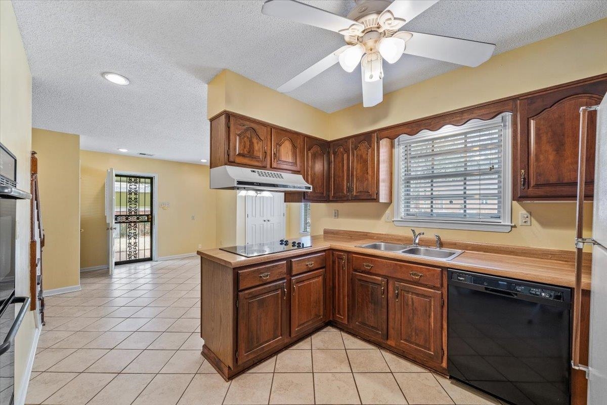2587 McVay Road Memphis, TN 38119 - Photo 13 of 35 Kitchen featuring black appliances, a textured ceiling, light countertops, ceiling fan, and a peninsula
