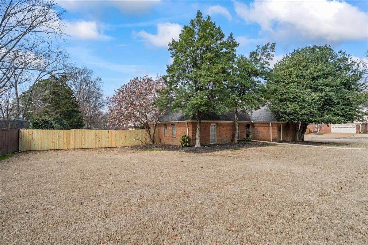 2587 McVay Road Memphis, TN 38119 - Photo 2 of 35 View of yard