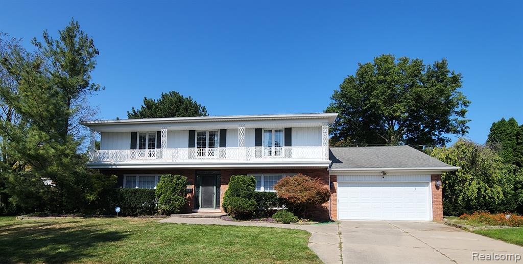 608 Canterbury Road Grosse Pointe Woods, MI 48236 - Photo 1 of 28