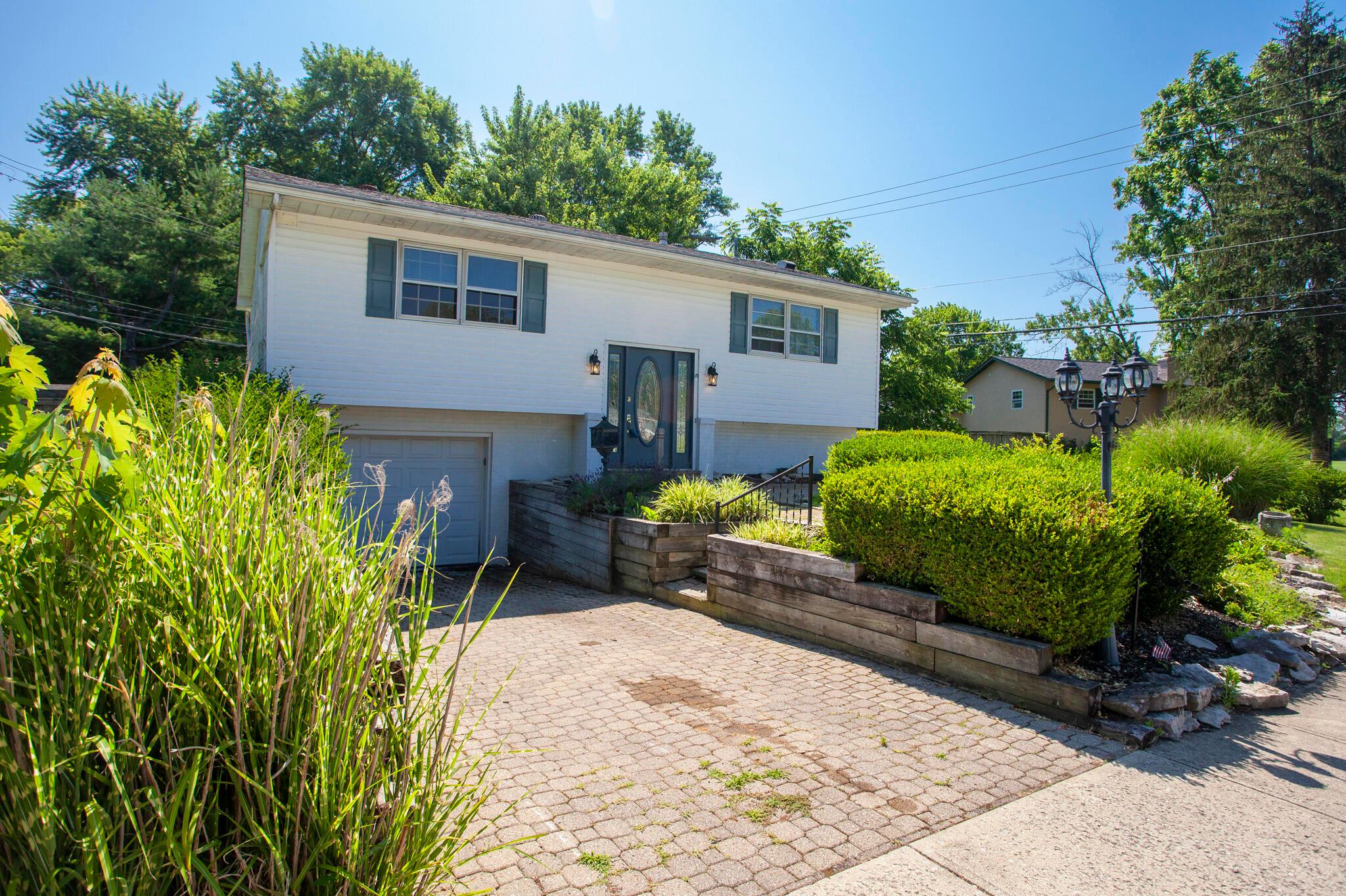 6388 Dalewood Road Columbus, OH 43229 - Photo 2 of 22 Paver drive