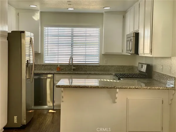 $2,100 | 12382 Wedgewood Lane, Victorville, CA 92395