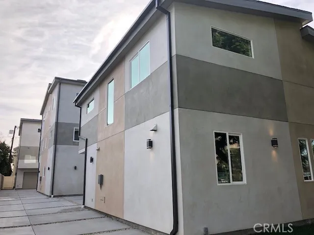a view of a house with entryway
