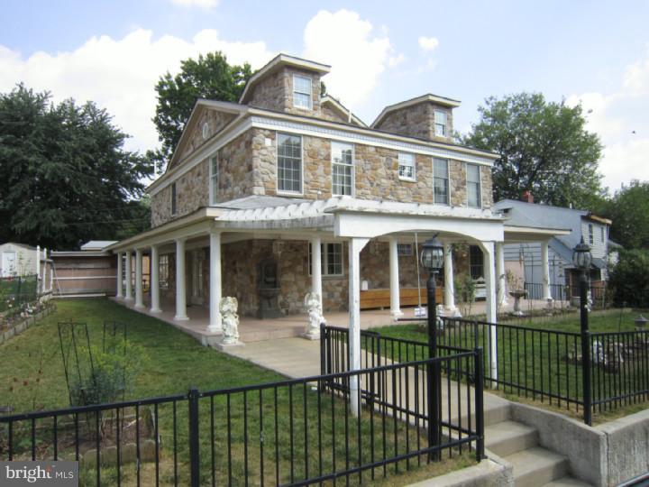 9305 Cloverly Road Philadelphia, PA 19114 - Photo 2 of 25 Gallery Image 2