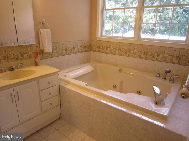 9305 Cloverly Road Philadelphia, PA 19114 - Photo 15 of 25 Gallery Image 15