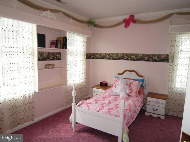 9305 Cloverly Road Philadelphia, PA 19114 - Photo 18 of 25 Gallery Image 18