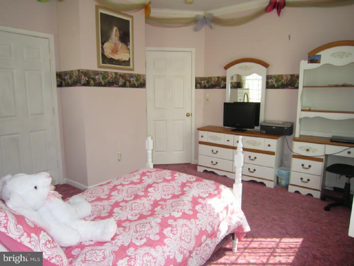 9305 Cloverly Road Philadelphia, PA 19114 - Photo 19 of 25 Gallery Image 19