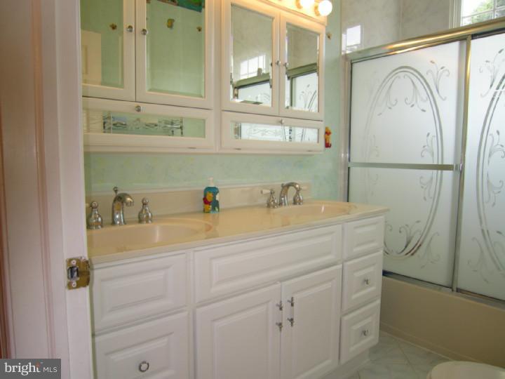 9305 Cloverly Road Philadelphia, PA 19114 - Photo 20 of 25 Gallery Image 20