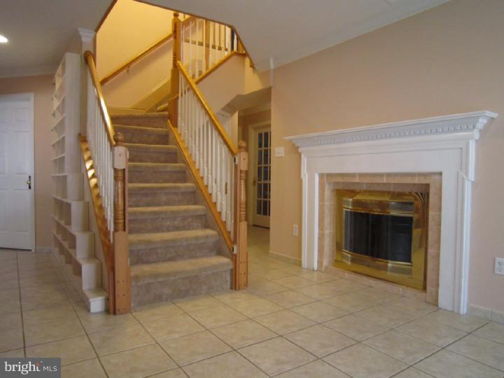 9305 Cloverly Road Philadelphia, PA 19114 - Photo 4 of 25 Gallery Image 4