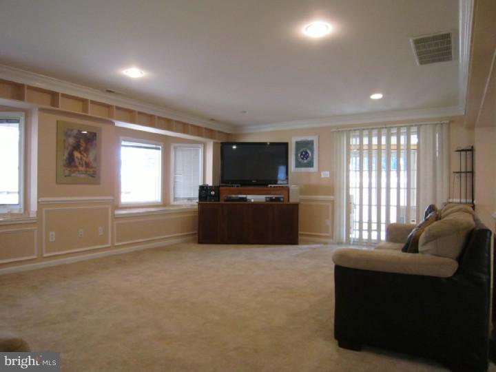 9305 Cloverly Road Philadelphia, PA 19114 - Photo 8 of 25 Gallery Image 8