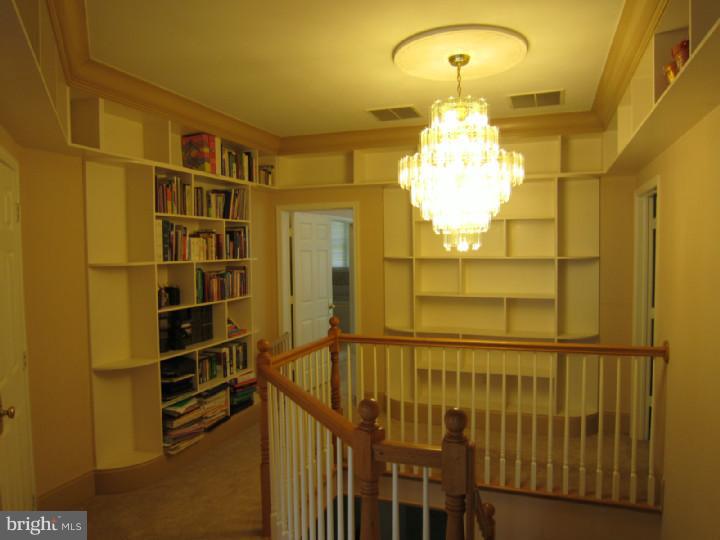 9305 Cloverly Road Philadelphia, PA 19114 - Photo 10 of 25 Gallery Image 10