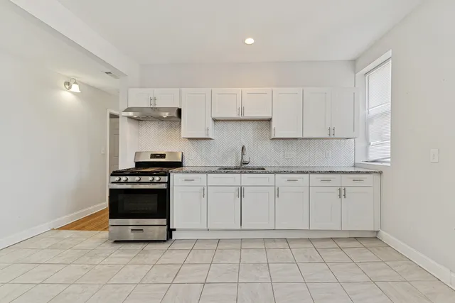 $2,100 | 7515 South Essex Avenue, Unit 2, Chicago, IL 60649