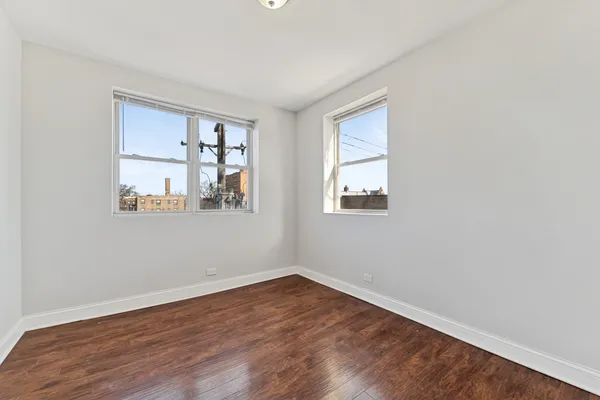 $2,000 | 7515 South Essex Avenue, Unit 2, Chicago, IL 60649