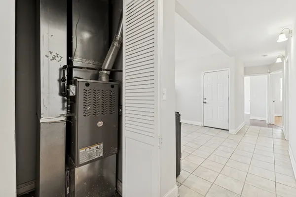 $2,000 | 7515 South Essex Avenue, Unit 2, Chicago, IL 60649