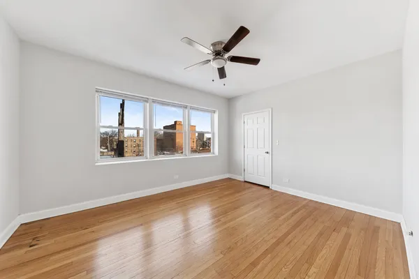 $2,000 | 7515 South Essex Avenue, Unit 2, Chicago, IL 60649