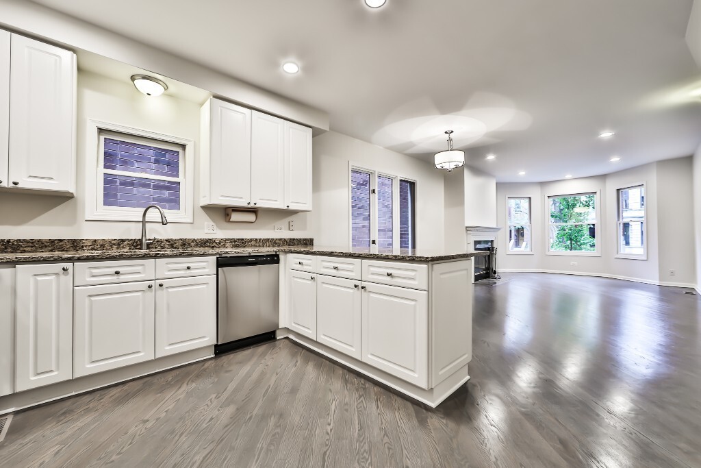 3230 North Seminary Avenue, Unit 1 Chicago, IL 60657 - Photo 2 of 20