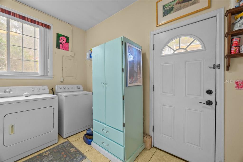 101 Orange Street Satsuma, FL 32189 - Photo 22 of 65 a utility room with closet dryer and washer