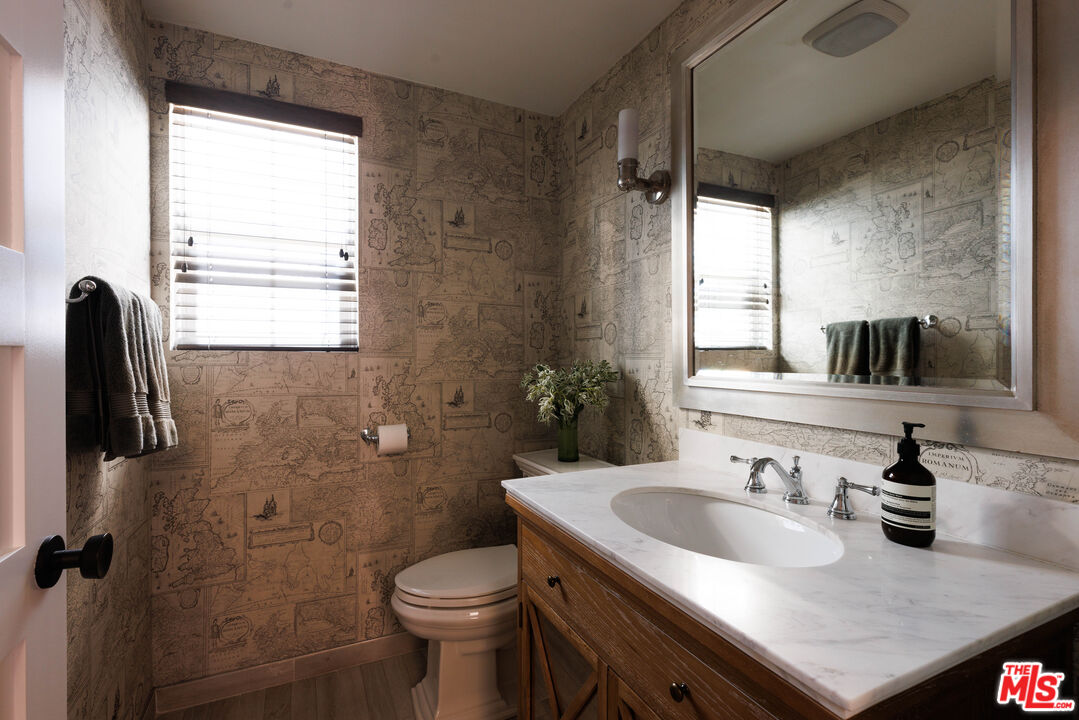 36 Navy Street, Unit 4 Venice, CA 90291 - Photo 15 of 37 a bathroom with a sink toilet and shower