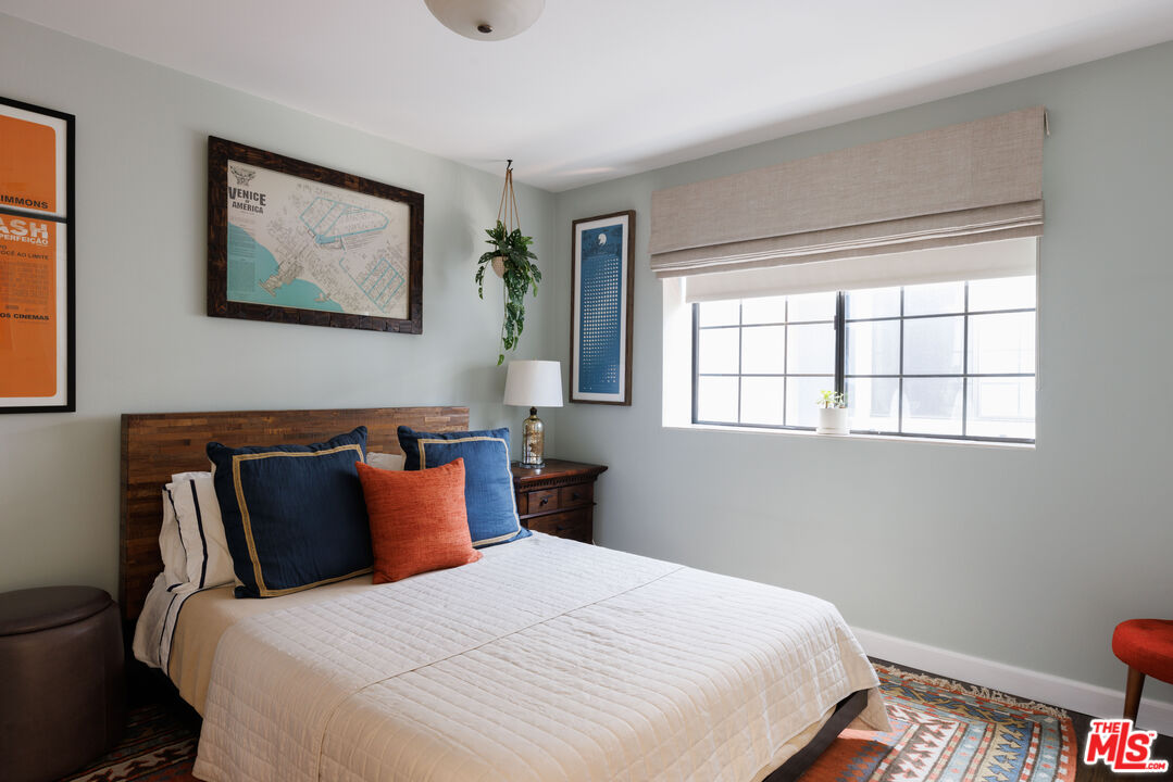 36 Navy Street, Unit 4 Venice, CA 90291 - Photo 17 of 37 a bedroom with a bed and a window