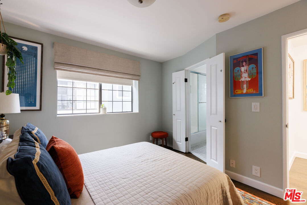 36 Navy Street, Unit 4 Venice, CA 90291 - Photo 19 of 37 a bedroom with a bed and a window