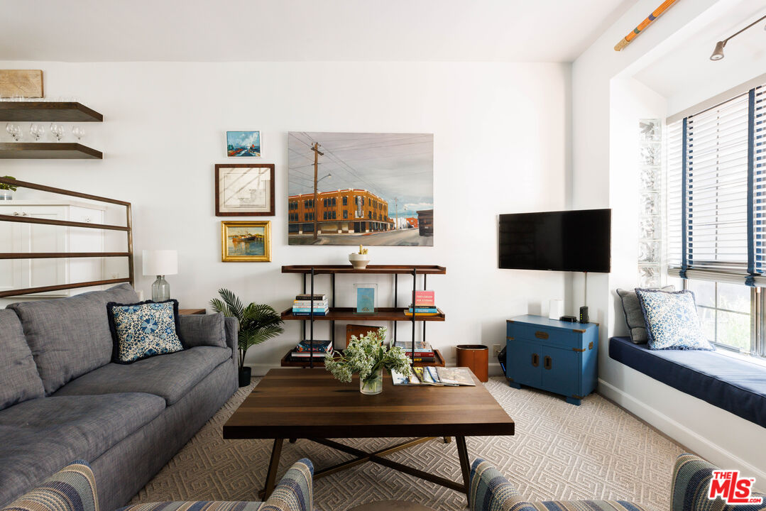 36 Navy Street, Unit 4 Venice, CA 90291 - Photo 3 of 37 a living room with furniture and a flat screen tv