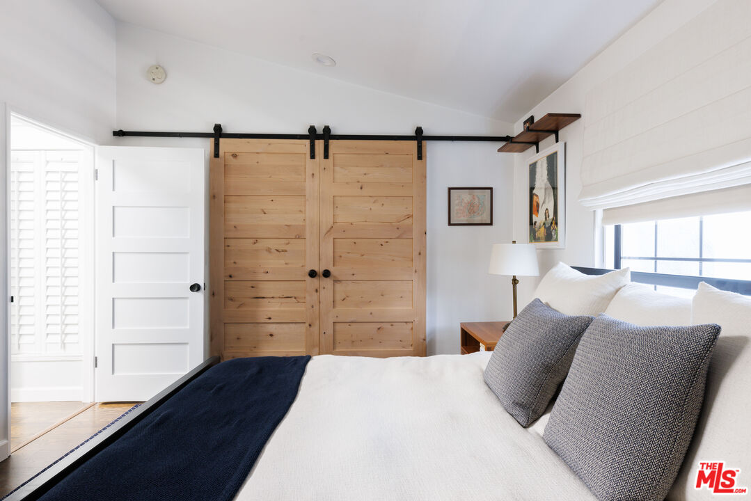 36 Navy Street, Unit 4 Venice, CA 90291 - Photo 32 of 37 a bedroom with a bed and a dresser