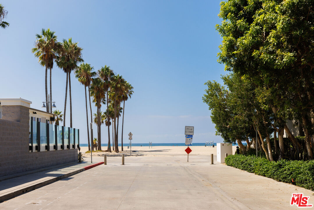 36 Navy Street, Unit 4 Venice, CA 90291 - Photo 37 of 37 a view of a street with palm trees