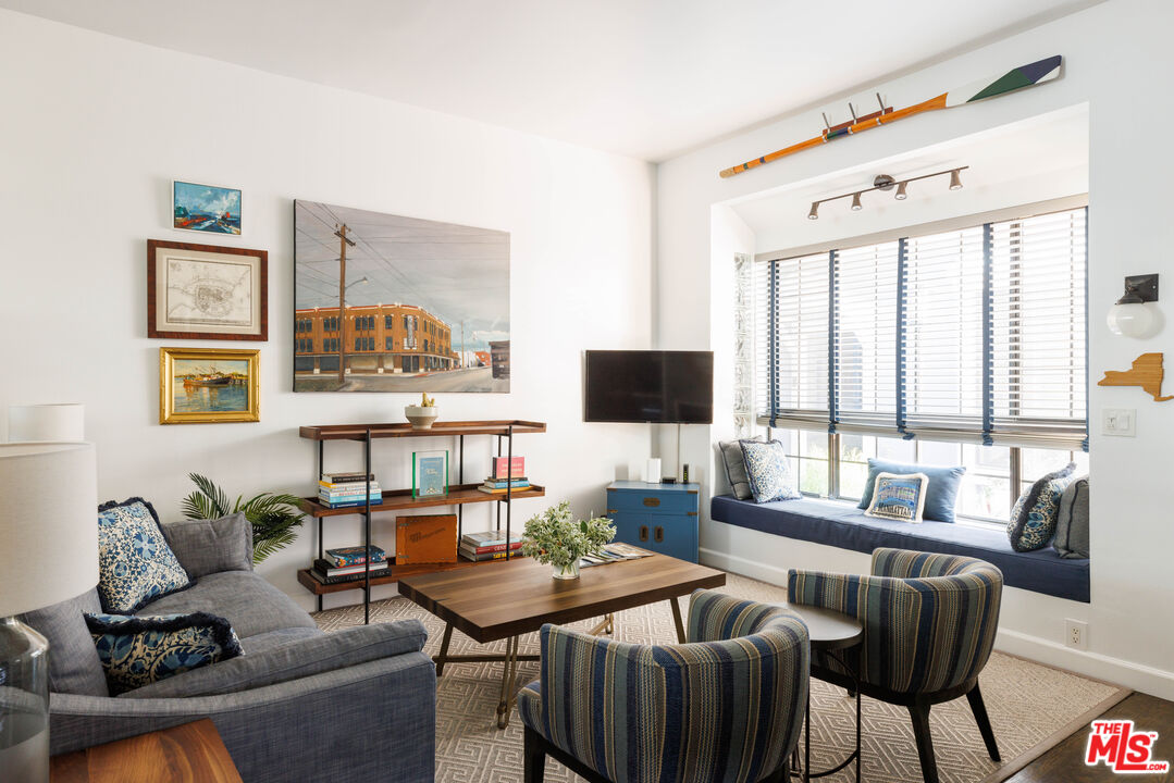 36 Navy Street, Unit 4 Venice, CA 90291 - Photo 4 of 37 a living room with furniture and a flat screen tv