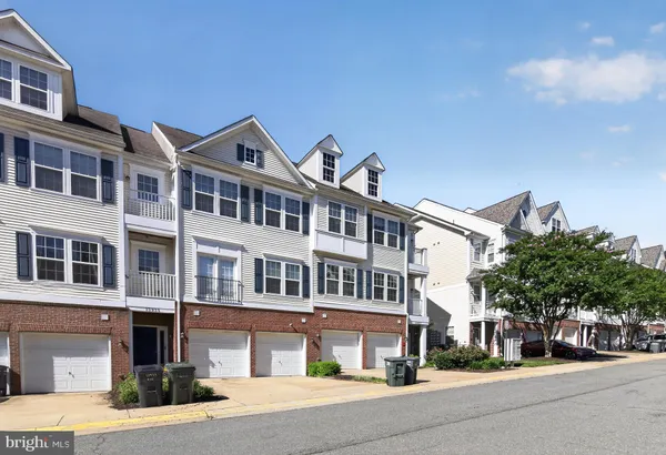 $390,000 | 13937 Hollow Wind Way, Unit 101, Woodbridge, VA 22191