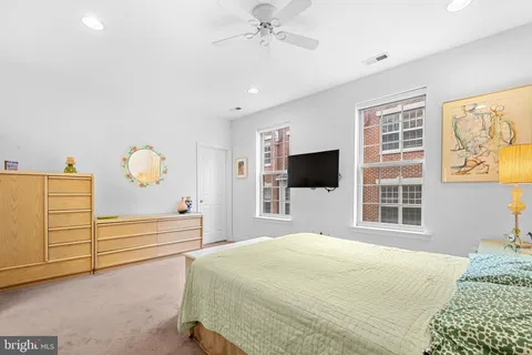 $715,000 | 304 Captains Way, Philadelphia, PA 19146