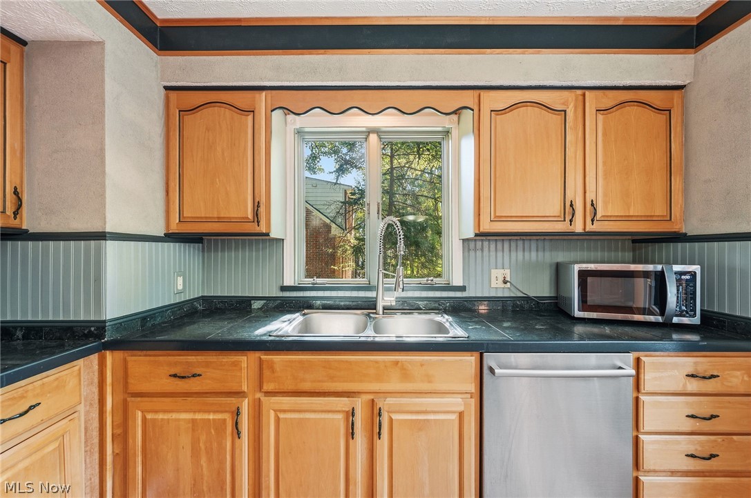 6832 Hillside Road Independence, OH 44131 - Photo 12 of 44 Kitchen with stainless steel appliances