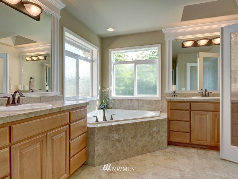 4020 215th Street Southeast Bothell, WA 98021 - Photo 13 of 20