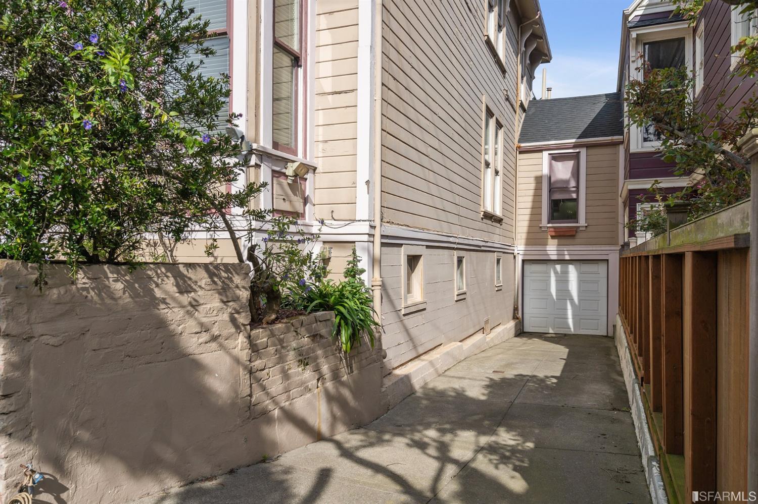 1960 Baker Street San Francisco, CA 94115 - Photo 11 of 90