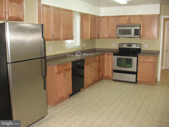 625 West Chestnut Hill Road Newark, DE 19713 - Photo 3 of 19 Kitchen
