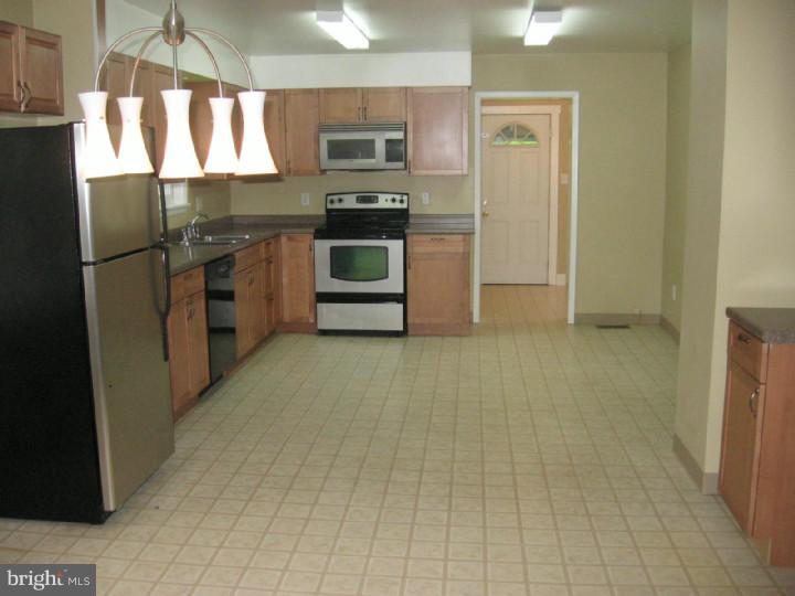 625 West Chestnut Hill Road Newark, DE 19713 - Photo 4 of 19 Dining Room