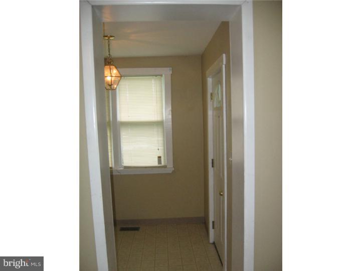 625 West Chestnut Hill Road Newark, DE 19713 - Photo 7 of 19 Foyer