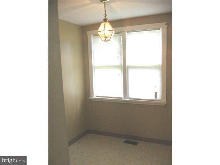 625 West Chestnut Hill Road Newark, DE 19713 - Photo 8 of 19 Foyer