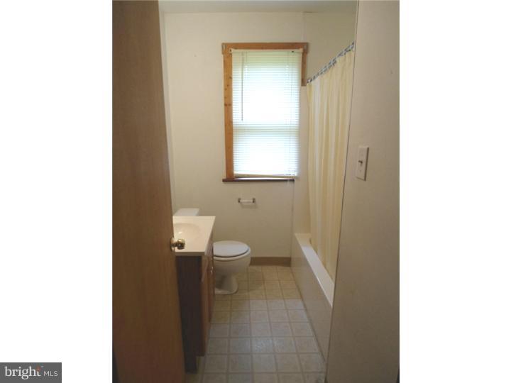 625 West Chestnut Hill Road Newark, DE 19713 - Photo 9 of 19 Bathroom